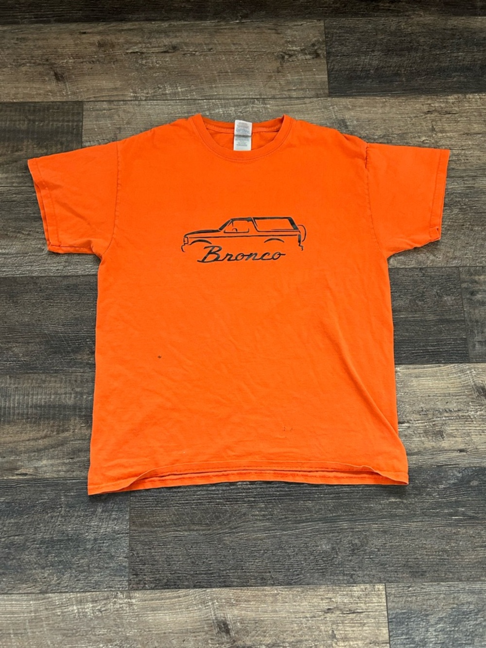 Retro Orange 1992-96 Ford Bronco Truck Classic Outline Design Tshirt Men’s Large